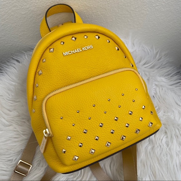Firm ✨Michael Kors convertible Erin backpack - Picture 6 of 15